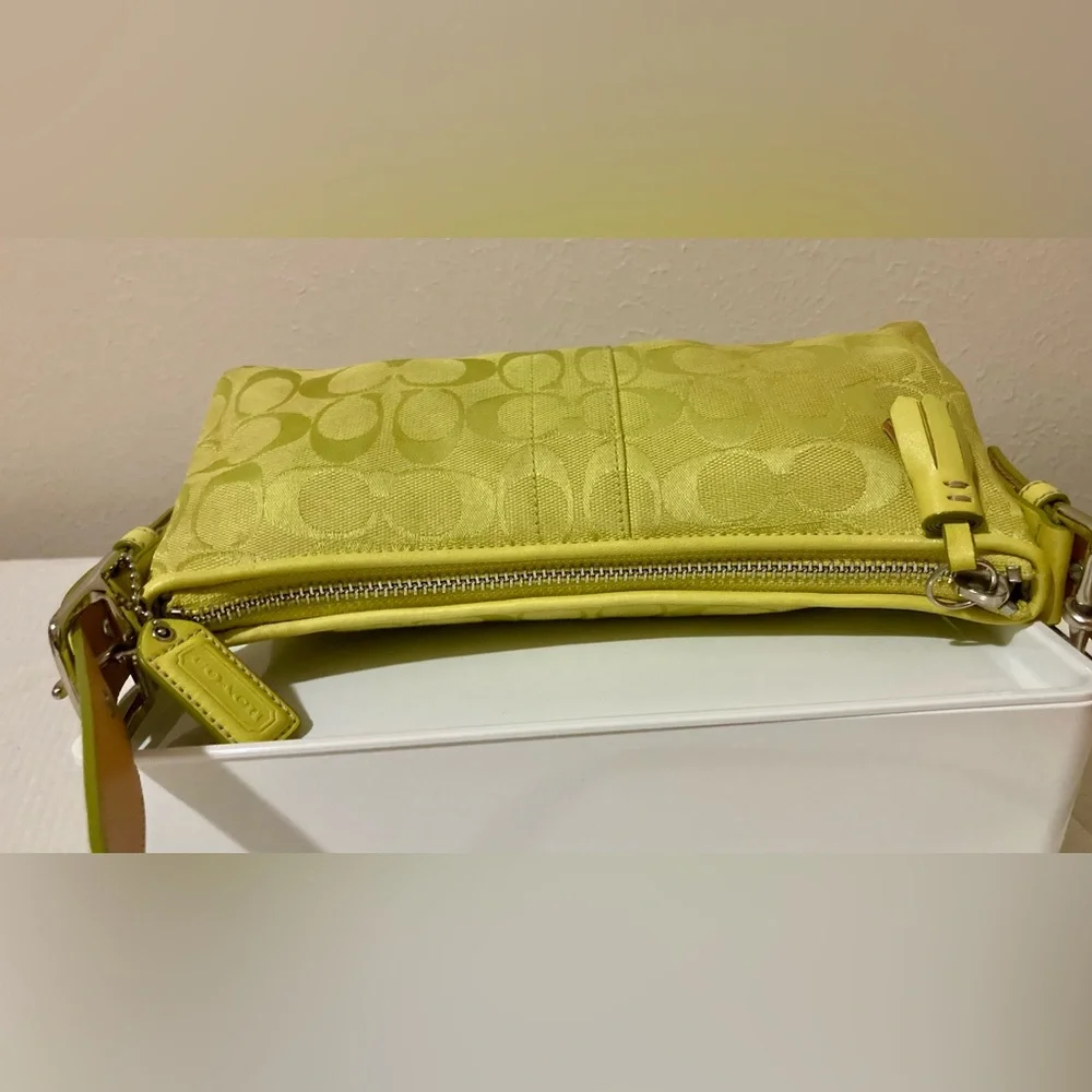 💛COACH🤍6371 Signature Vintage East West Hampton Demi Bag
Baguette Shoulder Bag - Picture 4 of 11